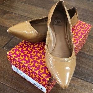 Tory Burch Eddie Pointed soft patent tan flats